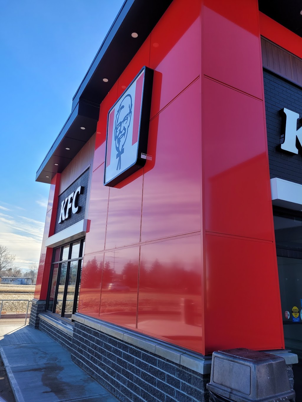 KFC | 2653 Scenic Dr N, Lethbridge, AB T1H 5L9, Canada | Phone: (825) 609-5852