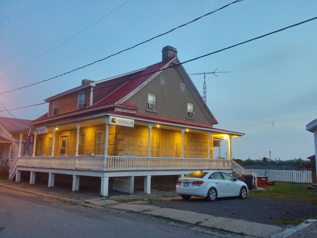 The Riverside Inn | Riverfront Rd, Kahnawake, QC J0L 1B0, Canada | Phone: (450) 632-6228