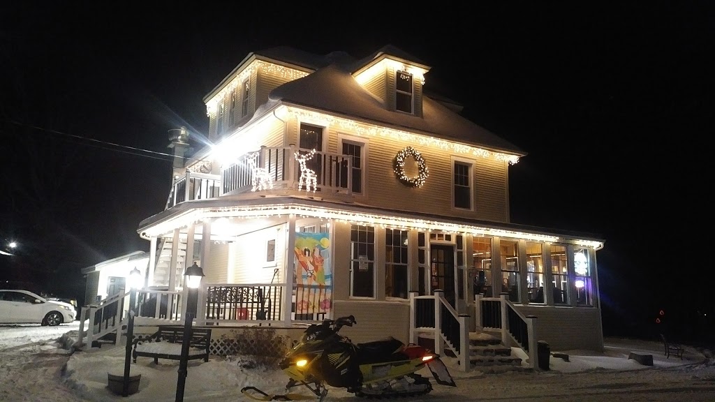 Tavern on the Hill | 1724 E Main St, Newport, VT 05855, USA | Phone: (802) 334-9006
