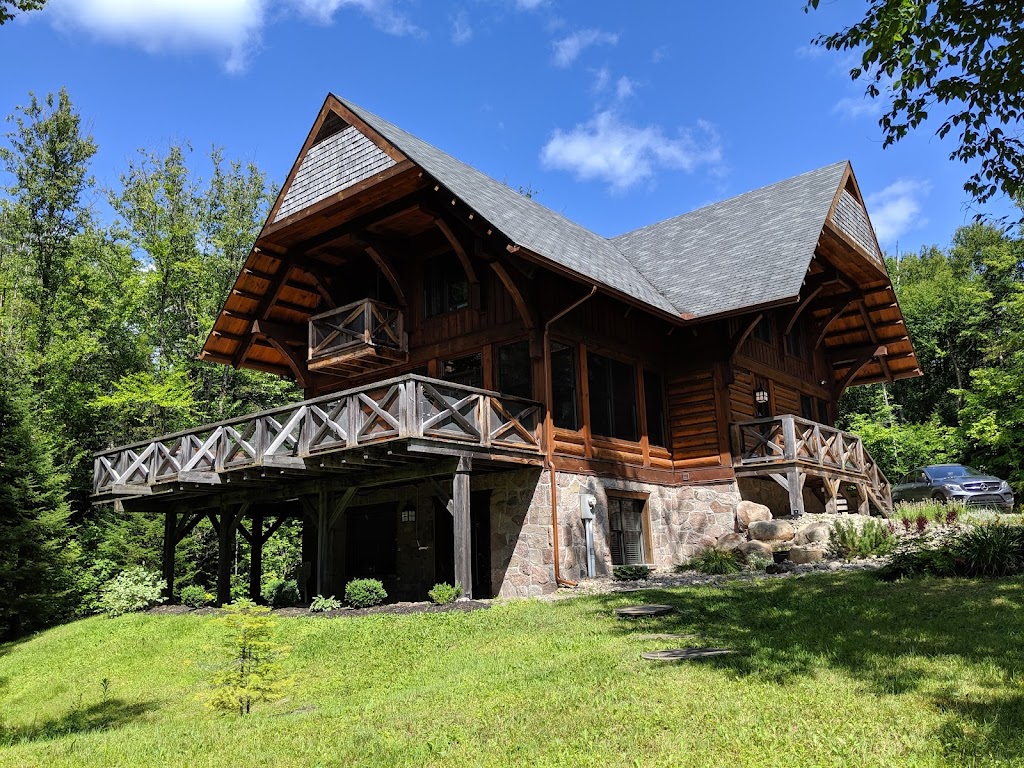 Cote Nord Tremblant Luxury Hideaway | 17 Chem. des Pruches, Lac-Supérieur, QC J0T 1J0, Canada | Phone: (888) 624-6097