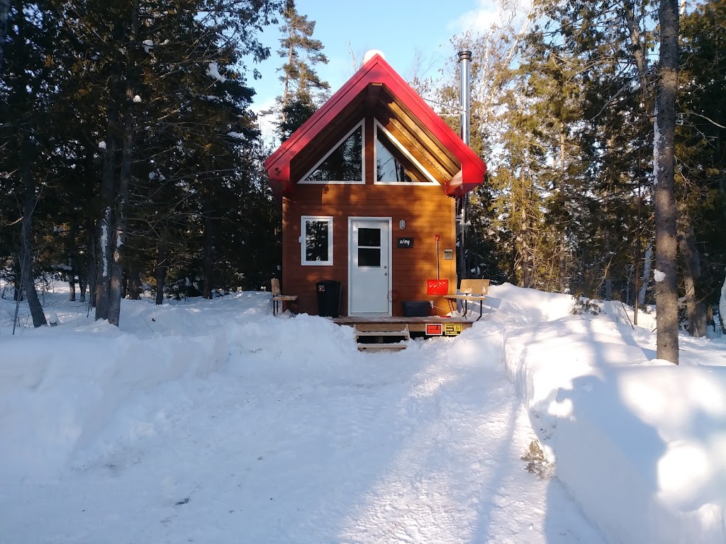 Micros-Chalets des Appalaches | 142 Rue de la Rivière, Sainte-Lucie-de-Beauregard, QC G0R 3L0, Canada | Phone: (418) 223-3535