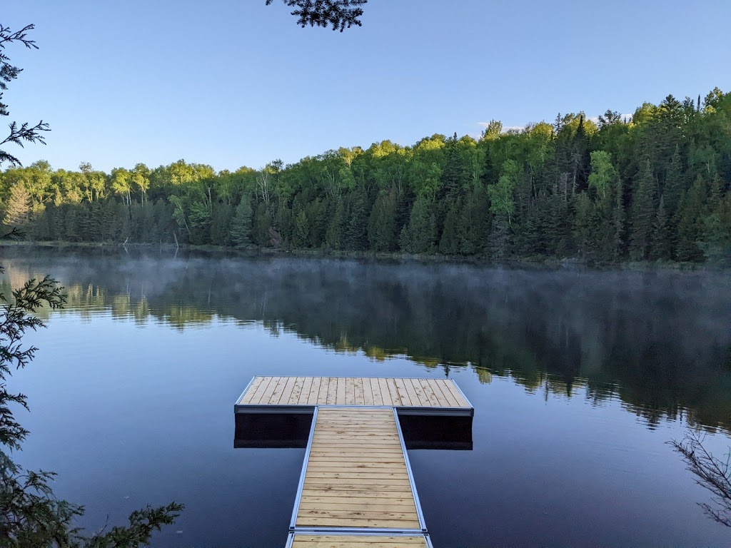 Lièvre Rouge - Refuge en forêt - Cabine - Log Cabins | 158 Chem. des 5 et 6 Rang, Lac-Saguay, QC J0W 1L0, Canada | Phone: (819) 921-0354