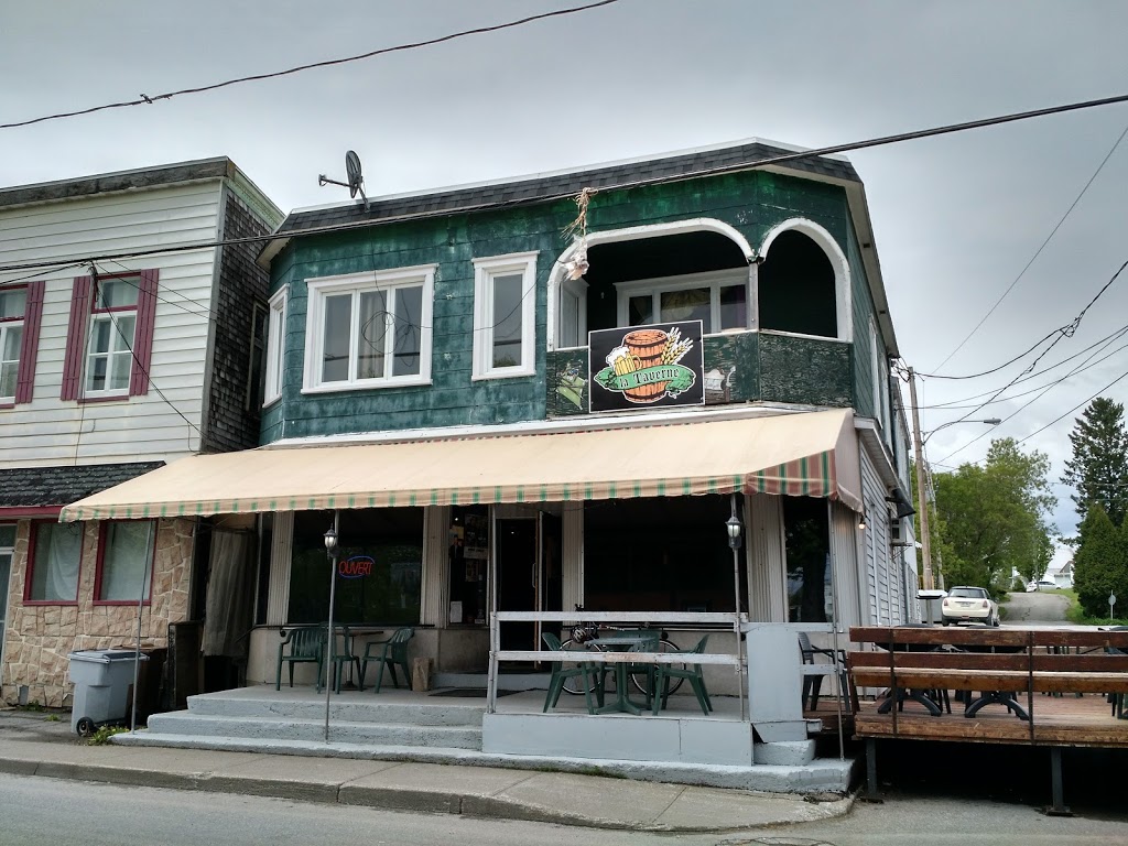 La Taverne | 365 Rue Tessier E, Saint-Casimir, QC G0A 3L0, Canada | Phone: (418) 339-2422