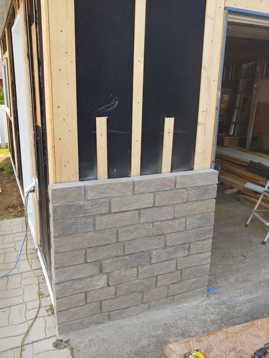 Montreal Brick & Stone Inc | 28 Bd Industriel, Saint-Eustache, QC J7R 5C1, Canada | Phone: (450) 473-4571