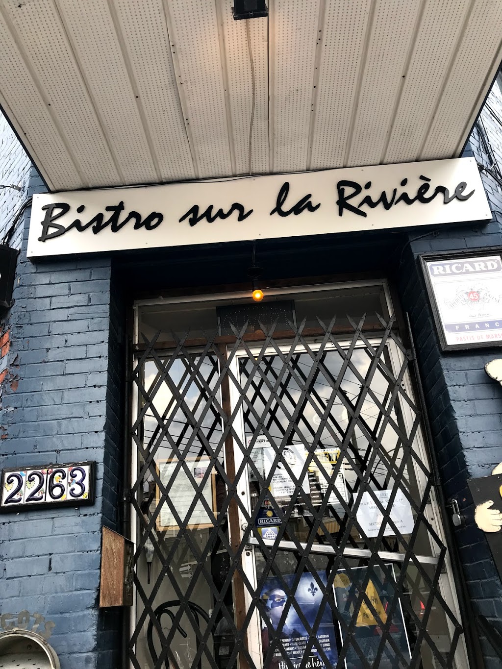 Bistro Sur La Rivière (Le) | 2263 Rue Larivière, Montréal, QC H2K 4P8, Canada | Phone: (514) 524-8108