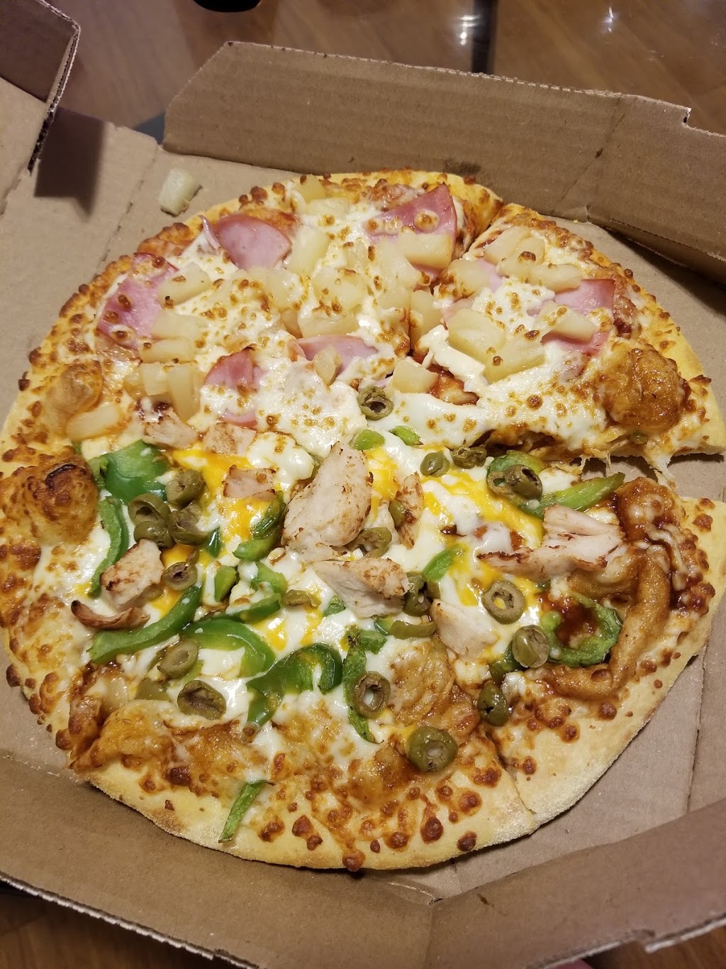 Dominos Pizza | 5488 Chemin de la Côte-Saint-Luc, Montréal, QC H3X 2C7, Canada | Phone: (514) 484-5555