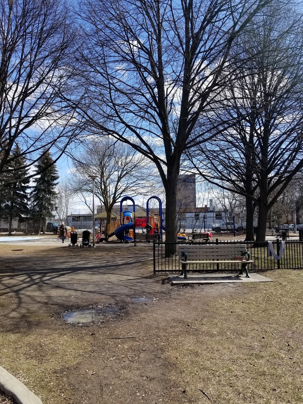 Vine Avenue Playground | 200 Vine Ave, Toronto, ON M6P 1V9, Canada | Phone: (416) 338-4386