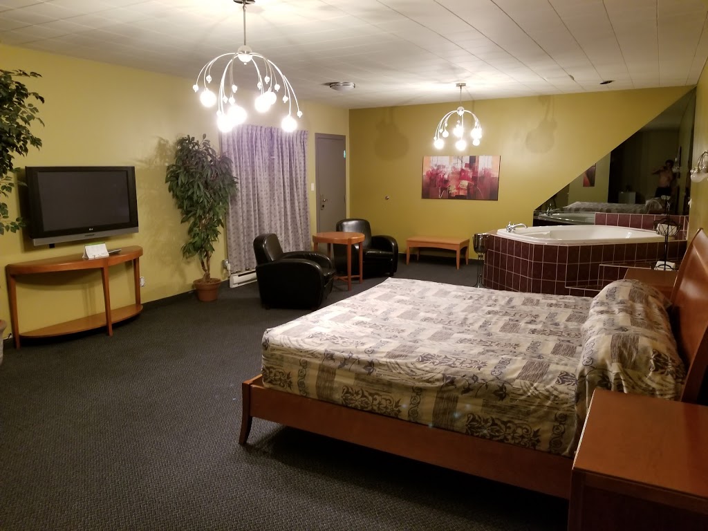 Motel Le Quiet | 3284 Rue Laval, Lac-Mégantic, QC G6B 1A4, Canada | Phone: (819) 583-6666