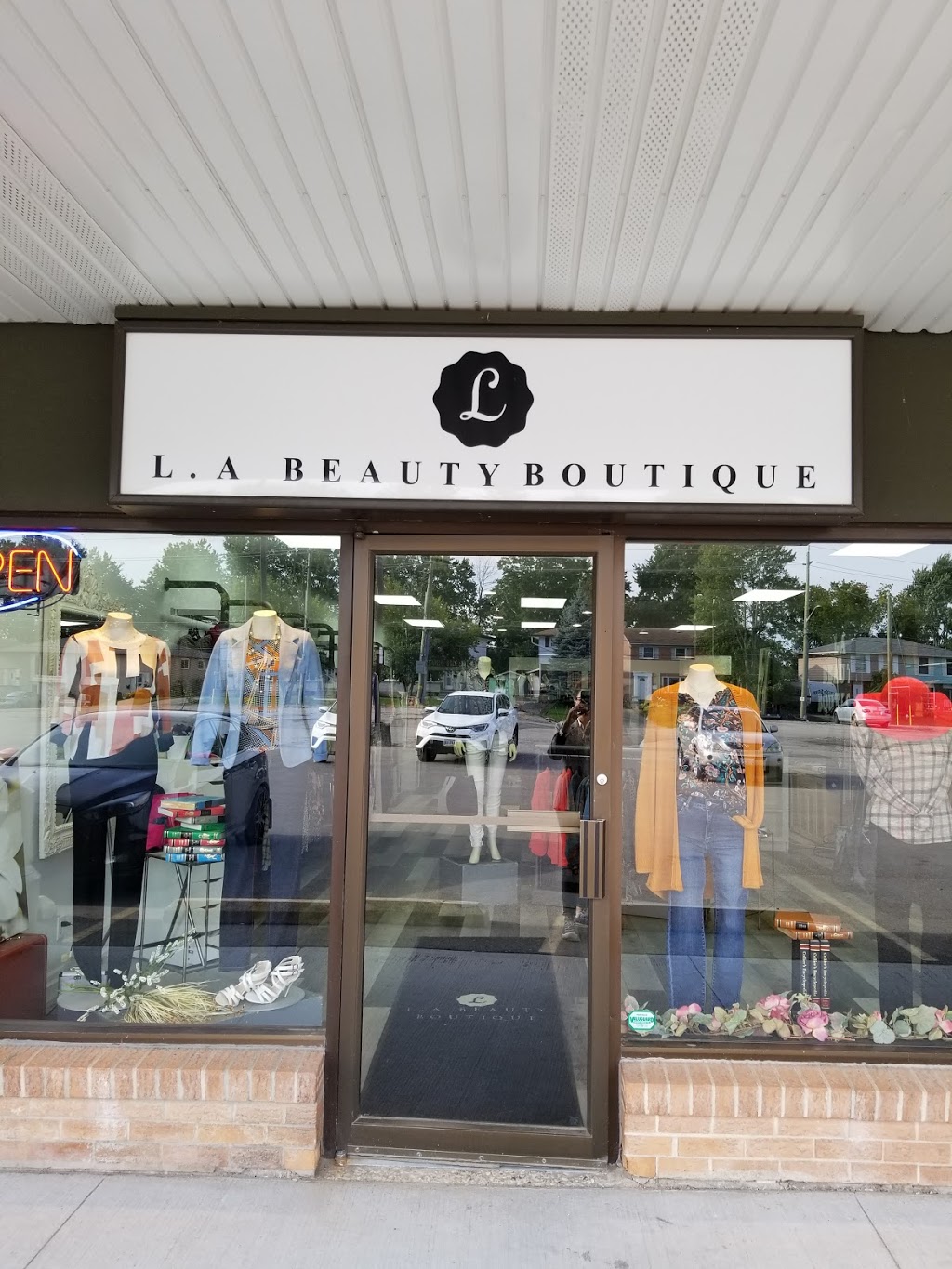 L.A. Beauty Boutique | 112 Oriole Pkwy W, Elmira, ON N3B 2M7, Canada | Phone: (519) 210-1200