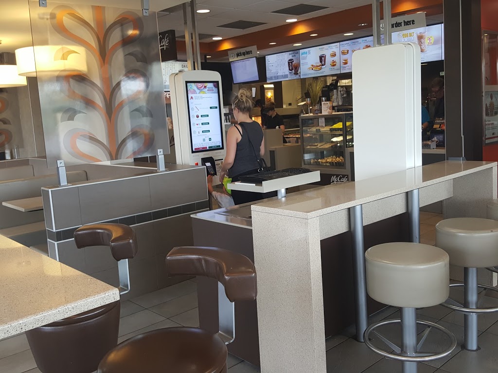 McDonalds | 1890 Innes Rd, Gloucester, ON K1B 3K5, Canada | Phone: (613) 741-9610