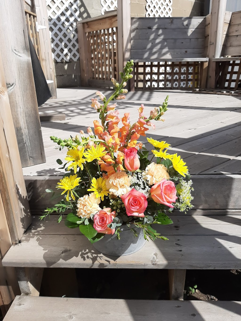 Shirleys Flowers And Friends | 507 Main St, Three Hills, AB T0M 2A0, Canada | Phone: (403) 443-5818