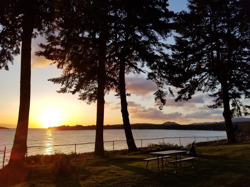 Madrona Beach Resort | 1145 Resort Dr, Parksville, BC V9P 2E3, Canada | Phone: (250) 248-5503