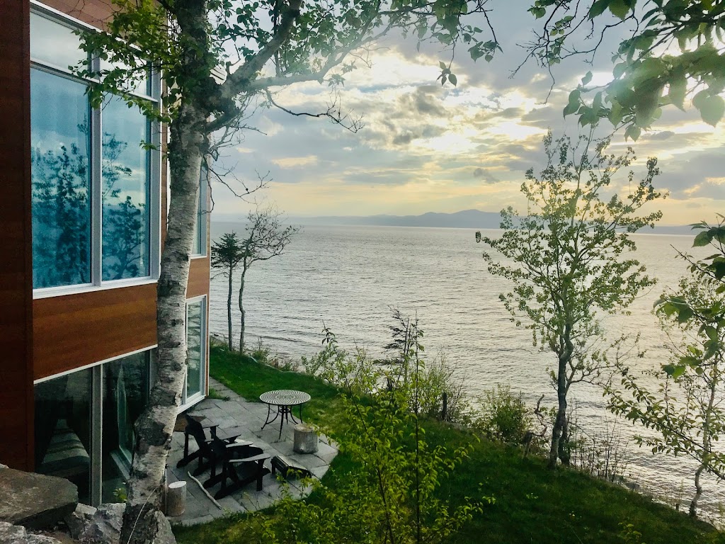 Villa Grandbleu | 125 Chem. de la Cinquième Grève E #125, Rivière-Ouelle, QC G0L 2C0, Canada | Phone: (418) 570-8191