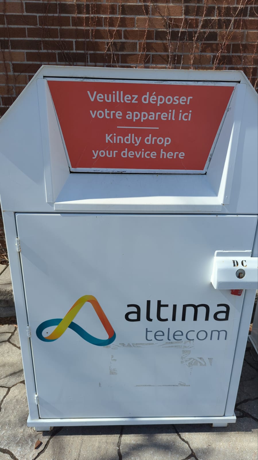 Altima Telecom | 1741 Bd Edouard-Laurin, Saint-Laurent, QC H4L 5E9, Canada | Phone: (514) 800-2266