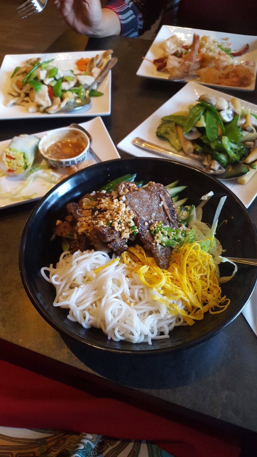 Qings Cuisine | 610 Huronia Rd, Barrie, ON L4N 9H2, Canada | Phone: (705) 503-6610