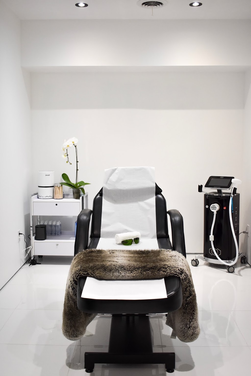 Skin6: The Beauty Clinic | 802 Dundas St W 2nd Floor, Toronto, ON M6J 1V3, Canada | Phone: (416) 362-6266