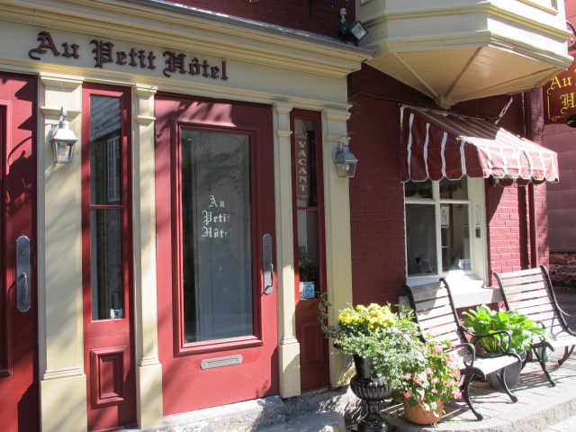 Au Petit Hôtel | 3 Ruelle des Ursulines, Québec, QC G1R 5C5, Canada | Phone: (418) 694-0965