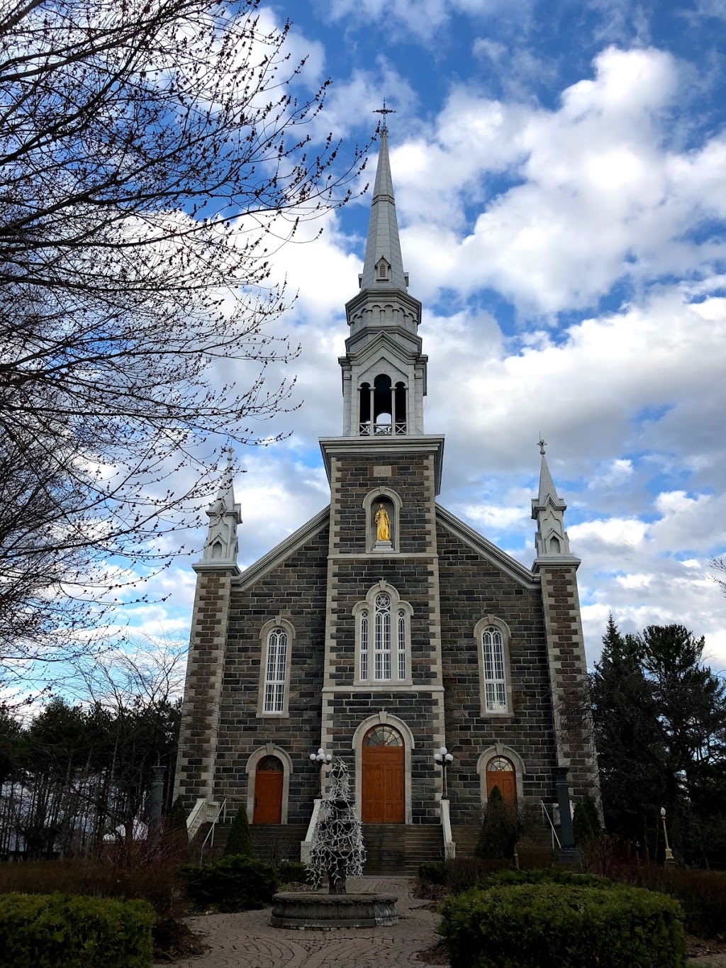 Presbytère Ste-Sophie | 174 Saint-Antoine, Sainte-Sophie-de-Lévrard, QC G0X 3C0, Canada | Phone: (819) 288-5921