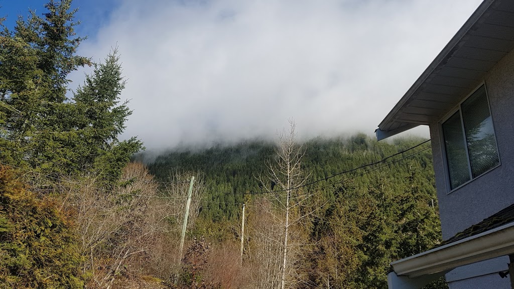 Smith Chalets Bed & Breakfast | 9762 Miracle Way, Youbou, BC V0R 3E1, Canada | Phone: (250) 436-2267