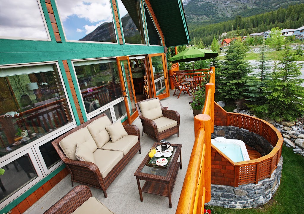 A Bear & Bison Canadian Country Inn | 705 Benchlands Trail, Canmore, AB T1W 3G9, Canada | Phone: (403) 678-2058