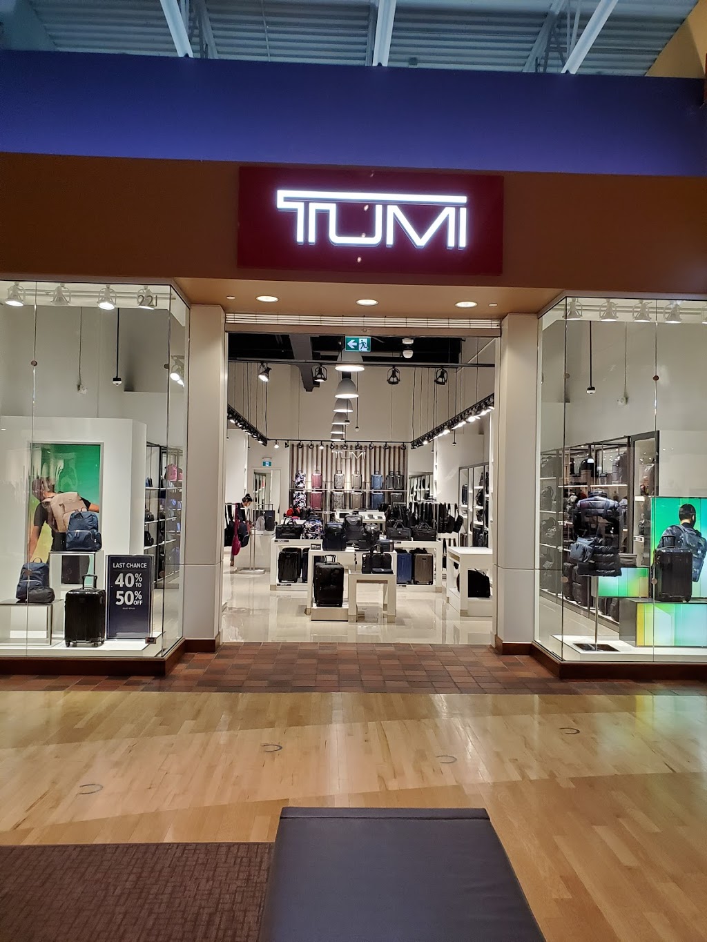 TUMI Outlet Store - Cross Iron Mills | Space PA-AC-221, 261055 Crossiron Blvd, Rocky View County, AB T4A 0G3, Canada | Phone: (587) 287-5421