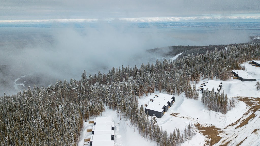 Les Refuges du Massif de Charlevoix | 185 Chem. du Massif, Petite-Rivière-Saint-François, QC G0A 2L0, Canada | Phone: (581) 888-8139