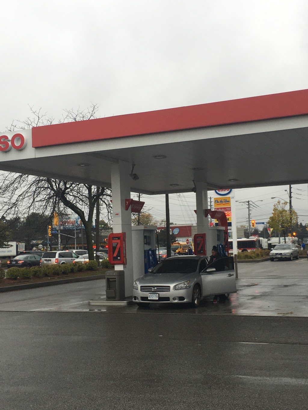 Esso | 2370 Lawrence Ave E, Scarborough, ON M1P 2R5, Canada | Phone: (416) 751-2541