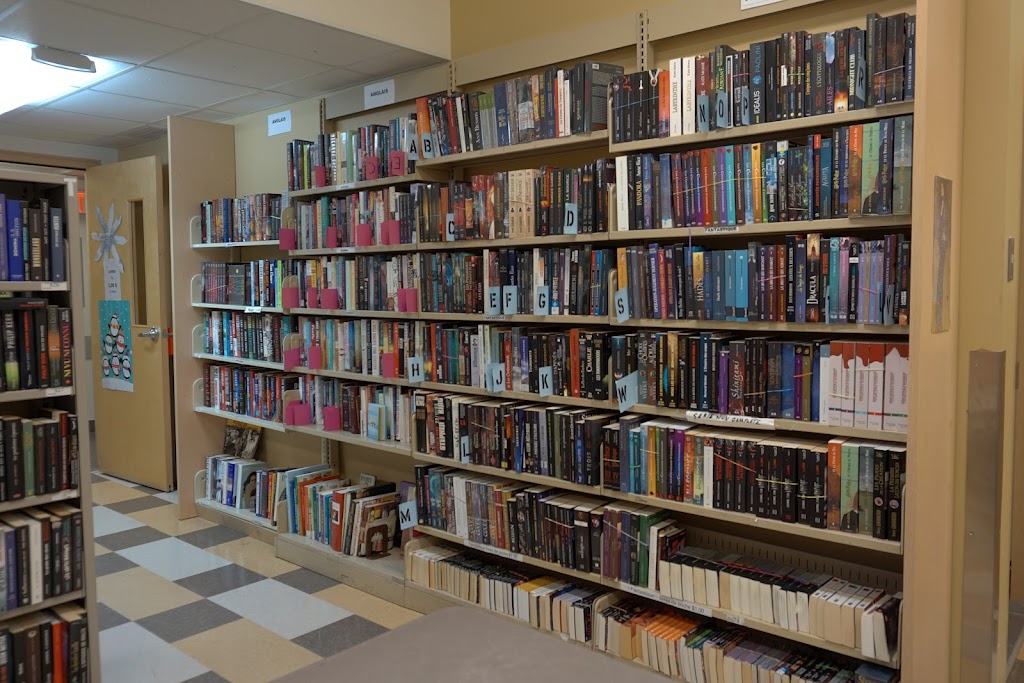 Les Amis de la Bibliothèque Memphrémagog | Porte "Fondation" dans le stationnement, 90 Rue Saint-David, Magog, QC J1X 2Z4, Canada | Phone: (819) 843-1330