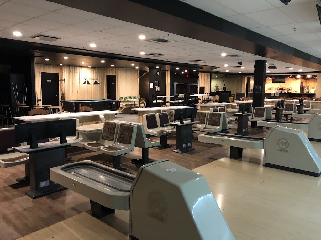 Salon de quilles La Pocatière | 708 4e Avenue Painchaud, La Pocatière, QC G0R 1Z0, Canada | Phone: (418) 856-1028