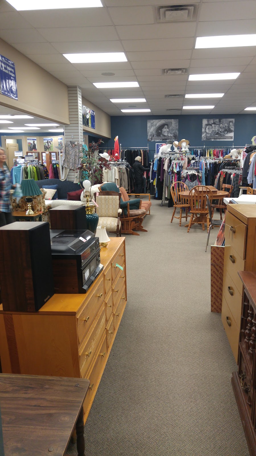 Christian Benefit Thrift Shop | 254 Grantham Ave, St. Catharines, ON L2M 4Z7, Canada | Phone: (905) 682-8944