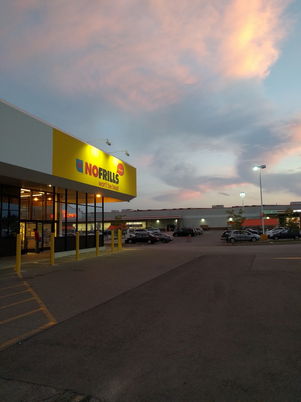 Colangelos No Frills | 125 Cross Ave Unit 1, Oakville, ON L6J 2W8, Canada | Phone: (866) 987-6453