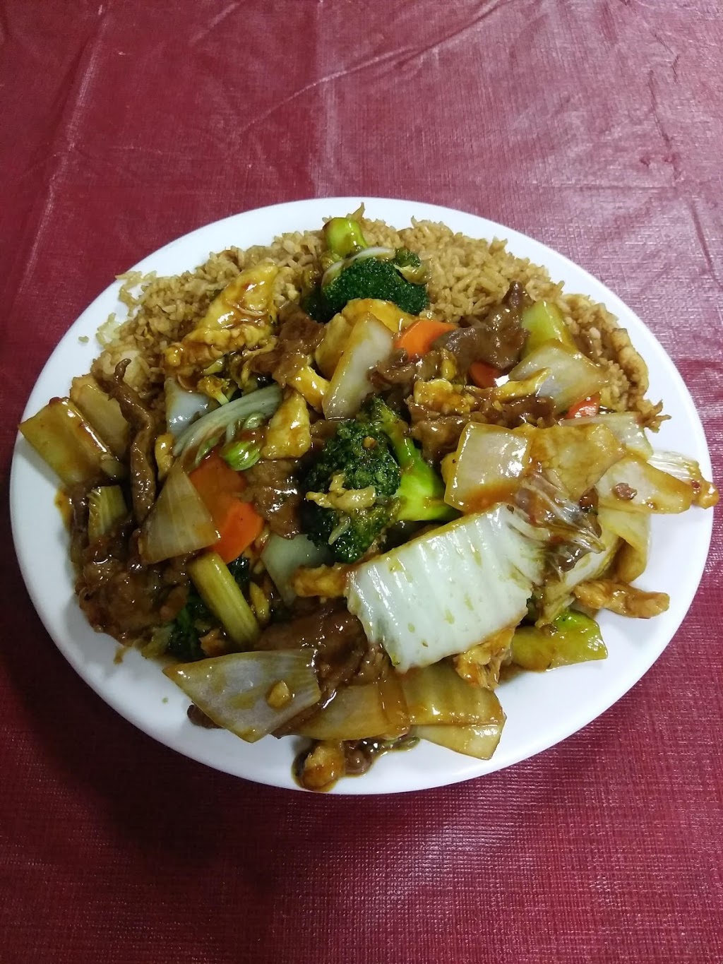 Star Rose Garden Restaurant | 428 E Main St, Welland, ON L3B 3X5, Canada | Phone: (905) 732-4399