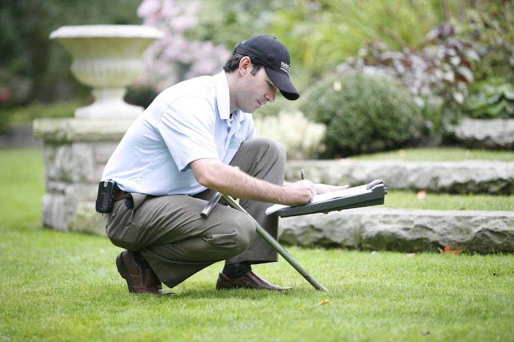 Nutri-Lawn Ottawa Ecology Friendly Lawn Care | 1038 Belfast Rd, Ottawa, ON K1B 3S3, Canada | Phone: (613) 317-2295