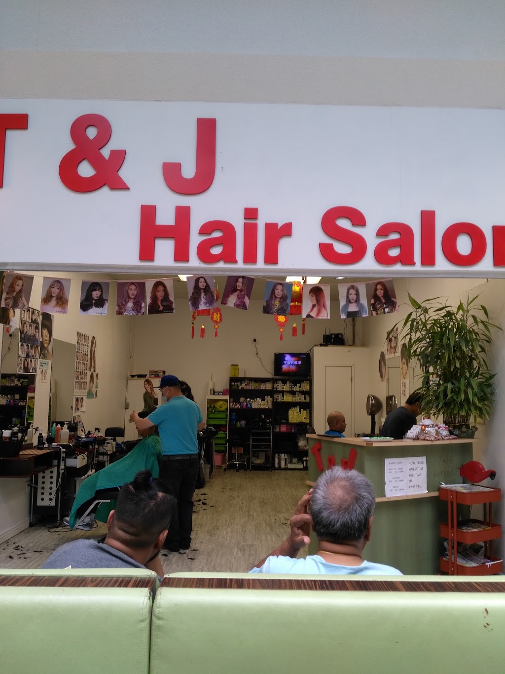 T & J Hair Salon | 50 Kennedy Rd S, Brampton, ON L6W 3E7, Canada | Phone: (647) 286-0388