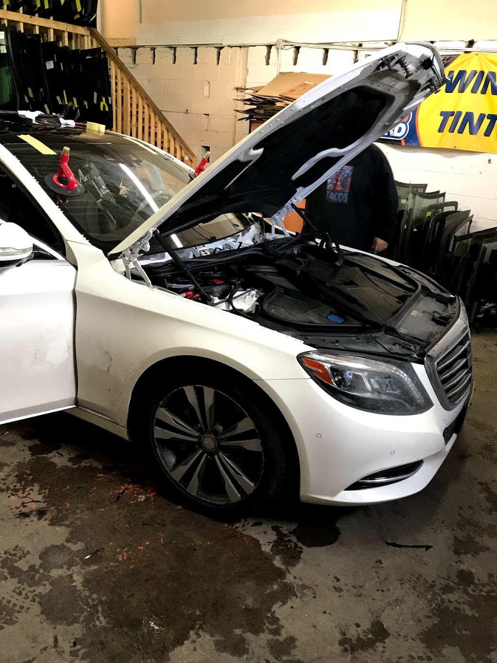 Wind Auto Glass Repair & Windshield Replacement | 155 Norfinch Dr #5, North York, ON M3N 1Y2, Canada | Phone: (416) 578-5684