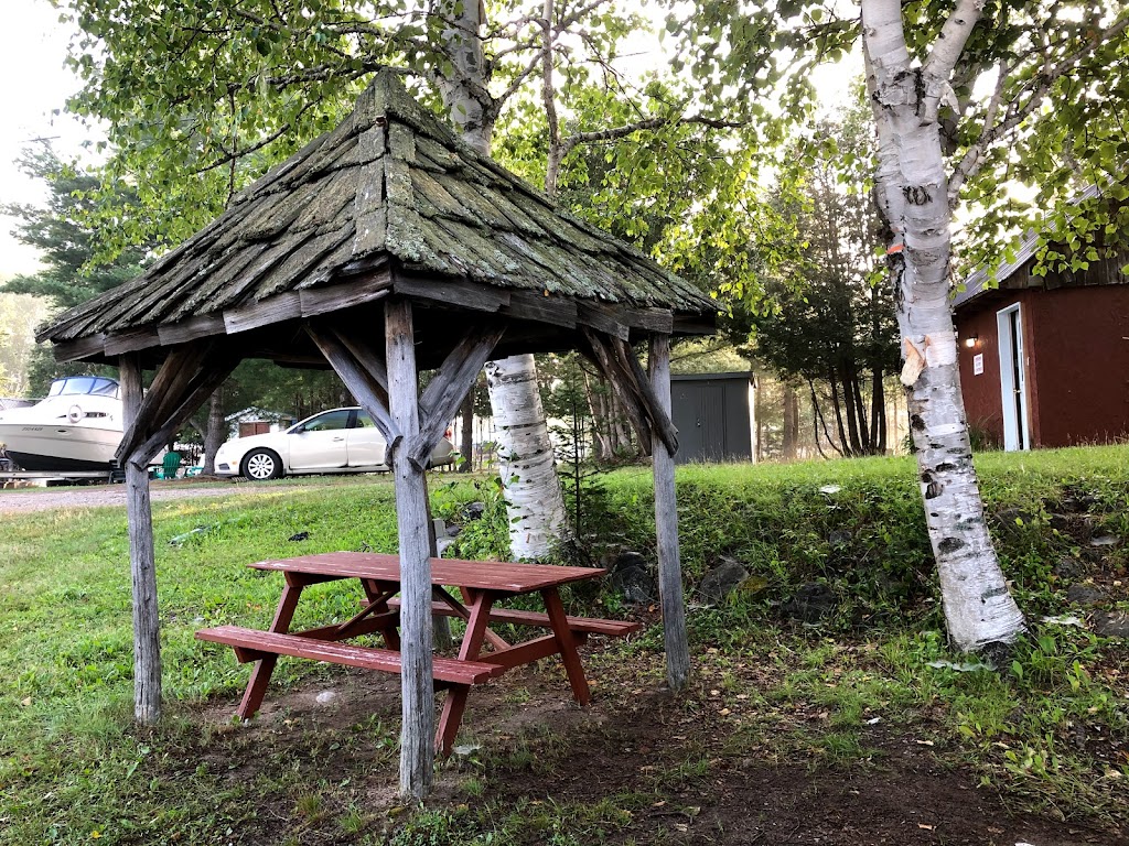 Domaine du ptit roupillon-Camping Lac Gatineau | 2357 Chem. du Campeur, Mont-Laurier, QC J9L 3G6, Canada | Phone: (819) 623-4619