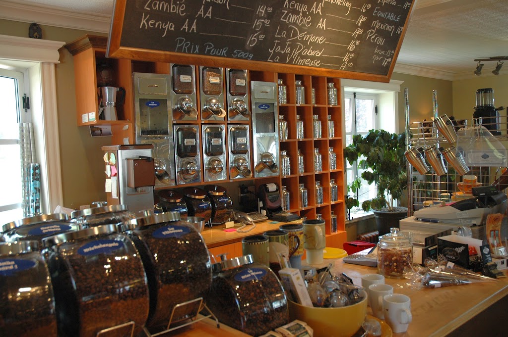 Cafe Bonte Divine Inc. | 2 Chem. du Roy E, Saint-Jean-Port-Joli, QC G0R 3G0, Canada | Phone: (418) 598-3330