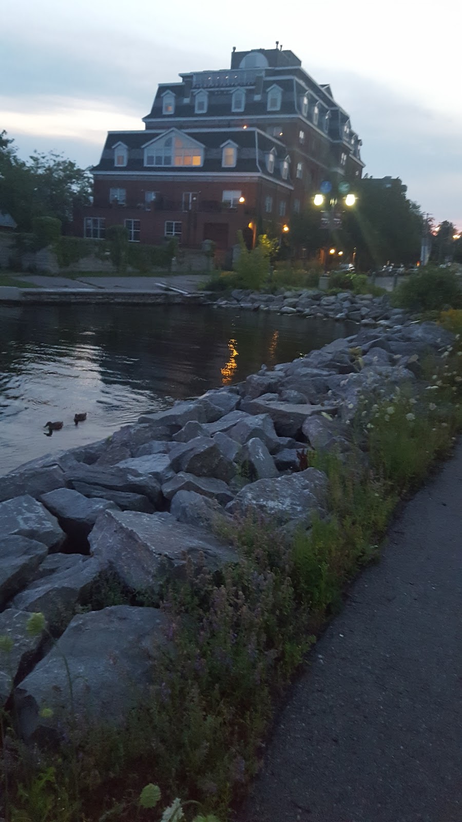 Battery Park | Waterfront Pathway, Kingston, ON K7L 0A1, Canada