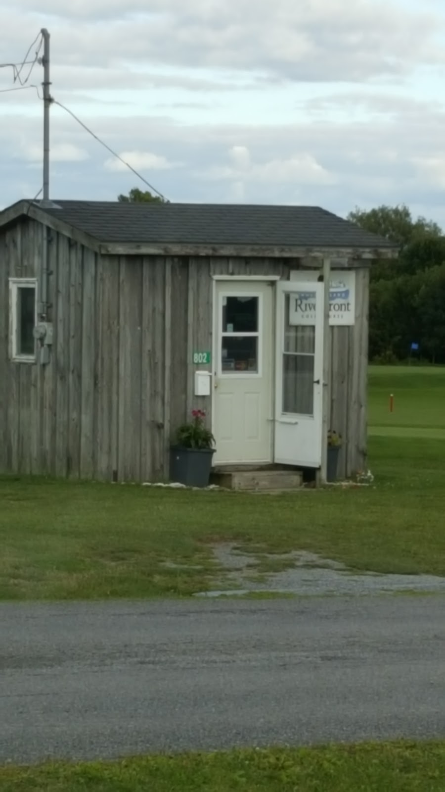 Wolfe Island Riverfront Golf Course | 9th Line Rd, Wolfe Island, ON K0H 2Y0, Canada | Phone: (613) 385-9978
