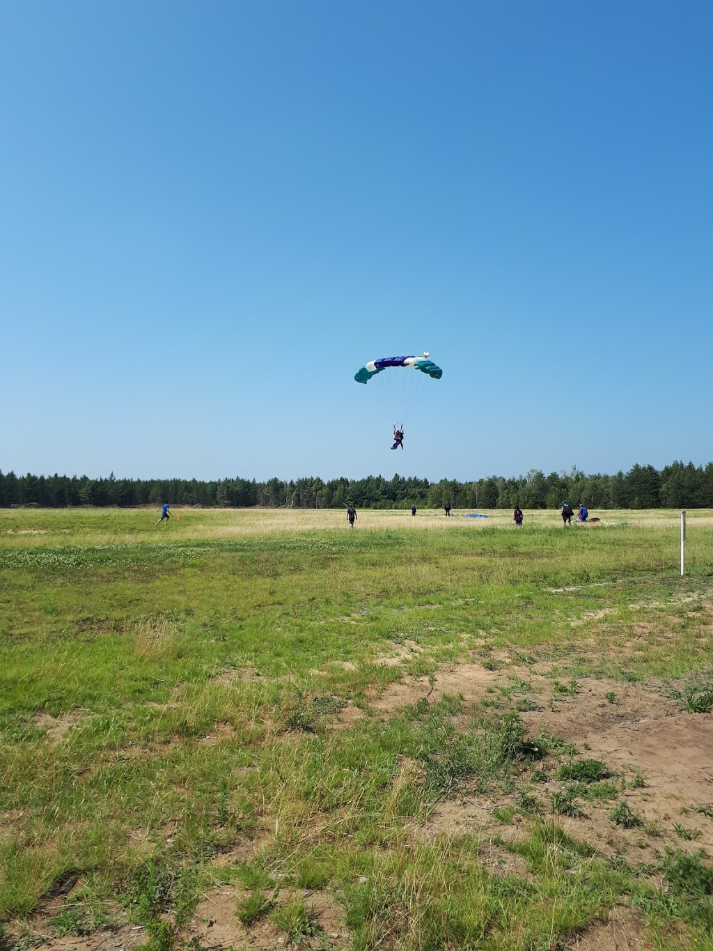 Parachutisme Adrénaline Trois-Rivières | 3281 rue de laéroport, Trois-Rivières, QC G9A 5E1, Canada | Phone: (819) 377-9292