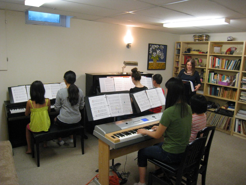 Mack Piano Studio | 745 Stiles Crescent, Gloucester, ON K1J 6Y9, Canada | Phone: (613) 747-2923