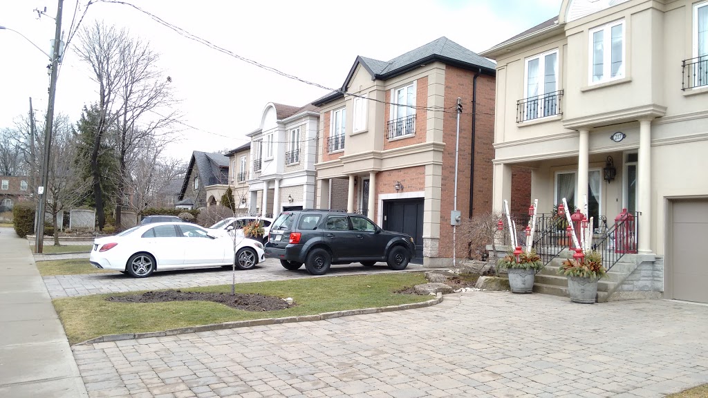 Connaught Circle Parkette | 15 Connaught Cir, York, ON M6C 2S9, Canada | Phone: (416) 338-4386