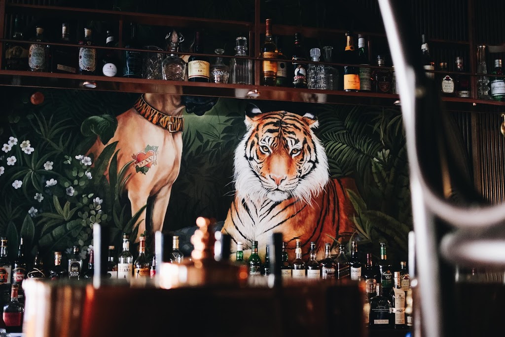 The Dog and Tiger Public House | 537 College St, Toronto, ON M6G 1A9, Canada | Phone: (647) 352-1842