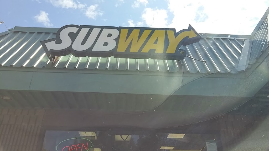 Subway | 645 Lakeshore Rd E, Mississauga, ON L5G 5J1, Canada | Phone: (905) 274-1169