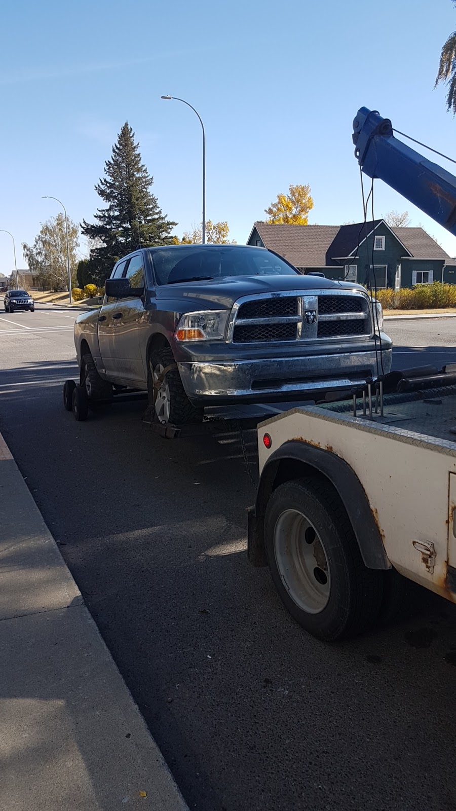 Davis Chrysler Dodge Jeep RAM | 807 18 St, Fort Macleod, AB T0L 0Z0, Canada | Phone: (403) 553-4494