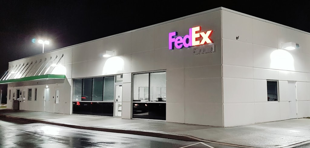FedEx Ground Shipping Depot | 8980 ON-27, Woodbridge, ON L4L 1A7, Canada | Phone: (800) 463-3339