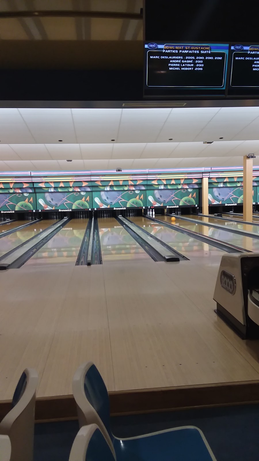 Bowl-Mat | 300 Rue Terry Fox, Saint-Eustache, QC J7P 5C6, Canada | Phone: (450) 623-6400