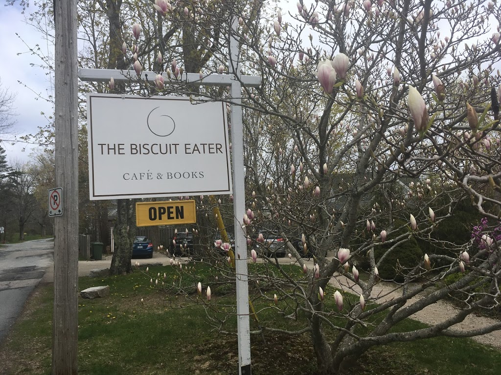 The Biscuit Eater Cafe and Books | 16 Orchard St, Mahone Bay, NS B0J 2E0, Canada | Phone: (902) 624-2665