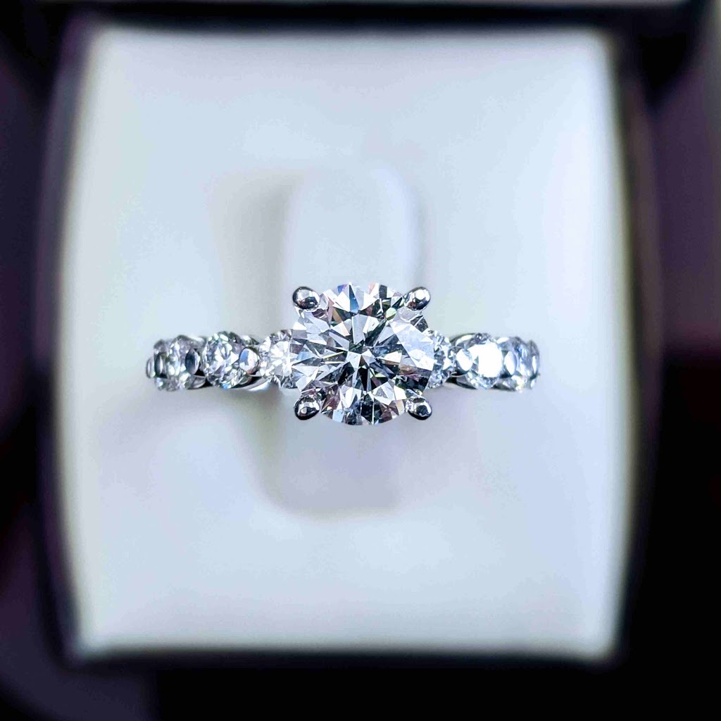 Luksus Diamonds | 32615 S Fraser Way #203, Abbotsford, BC V2T 1X8, Canada | Phone: (844) 231-8200