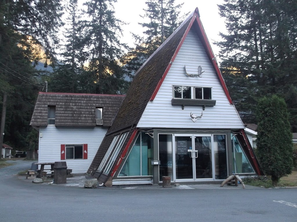 Holiday Motel & RV Resort | 63950 Old Yale Rd, Hope, BC V0X 1L2, Canada | Phone: (604) 869-5352